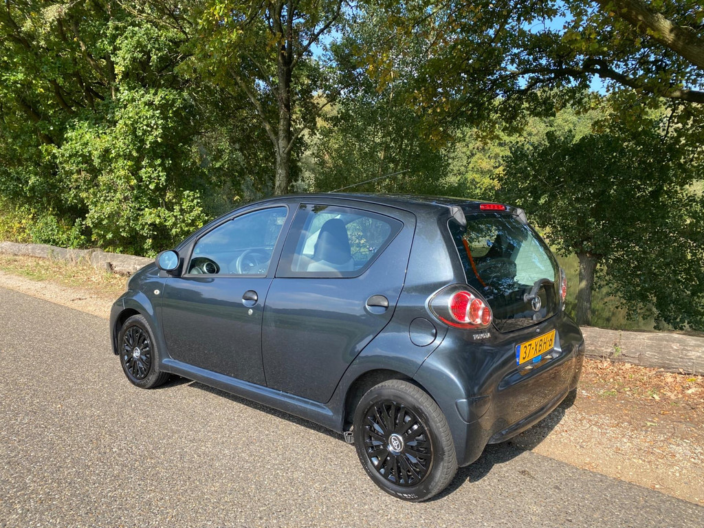 47991077-4.jpg